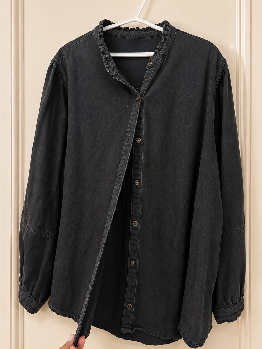 Women’s Black Ruffle-Collar Button-Up Top - Picture 3 of 6